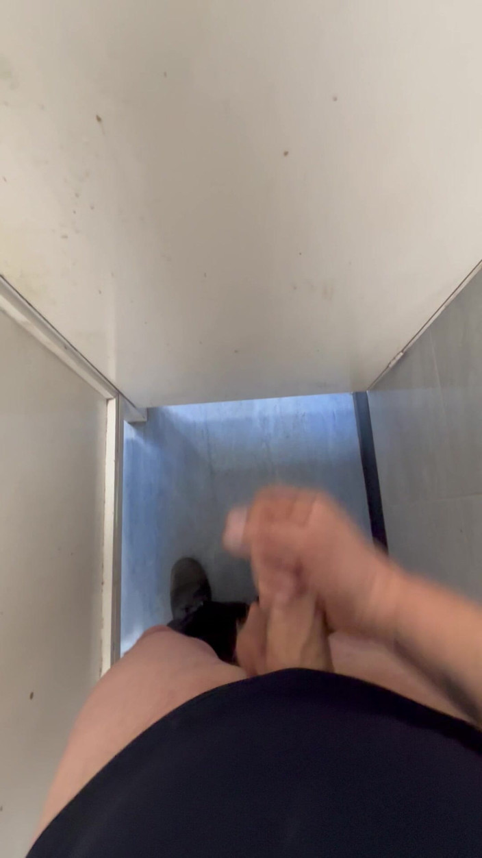 Jeffry: Wanking in Toilet