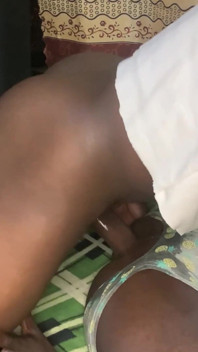 Mi culo de ébano fue destruido golpeando por una polla gorda y gruesa