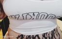 EstrellaSteam: Je joue avec mes seins avec ma chemise