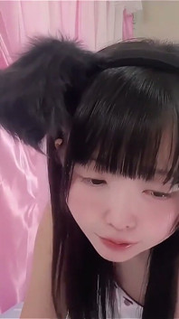  La chatte d’un cosplayeur japonais mignon se fait dorloter.