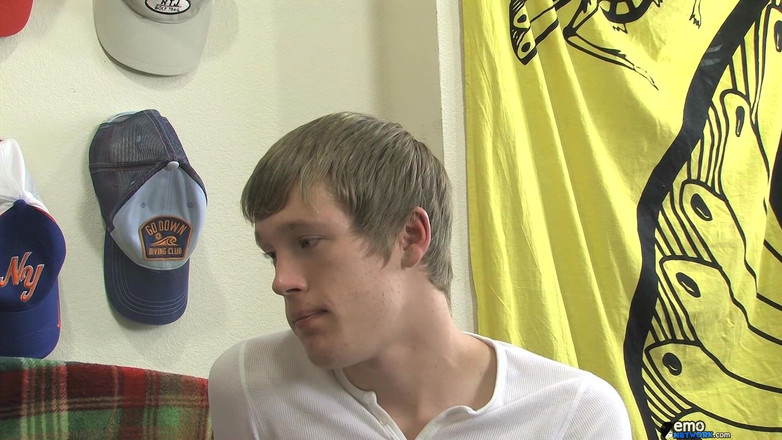 Homo Emo: Innocent Chat Leads to Fucking!