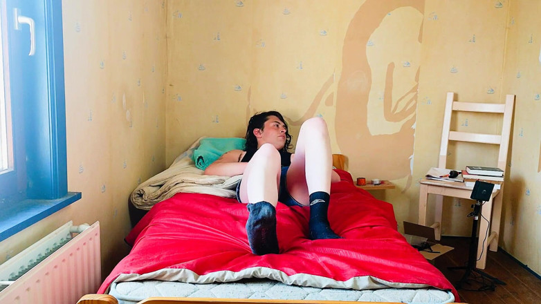 Sara B: Nice masturbation on my bed