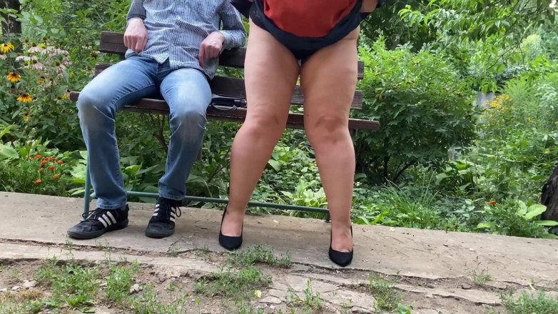 OurFetishLife: 私のセクシーな継母は公園でやっています