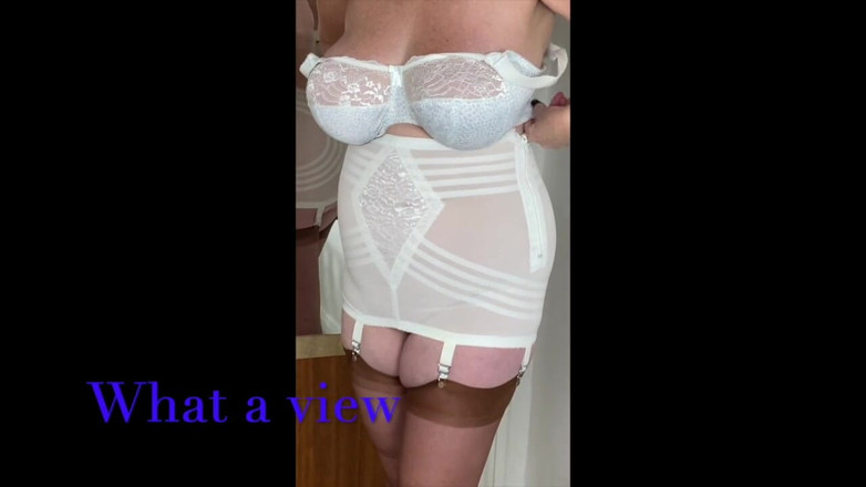 Aunty Sandra vintage girdle queen: Vgq5 tetička Sandra pro vás dělá velmi sexy striptýz