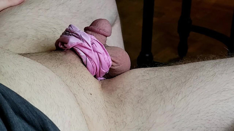 TikTokCock: POV malý čůrák a velké koule v růžové