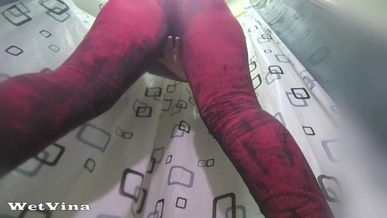 WetVina: Siusiu zwilża moje legginsy