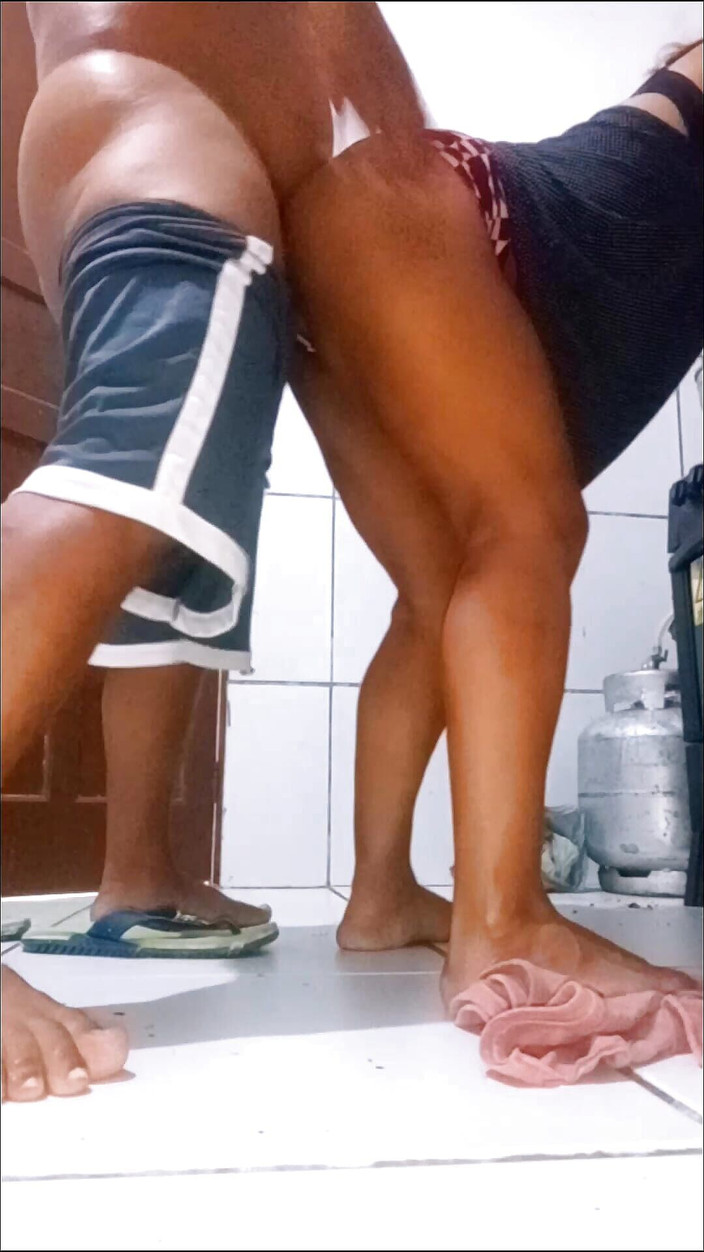 anal_queen_amateur: MILF robi dla mnie śniadanie i seks, nie mogłem go znieść...