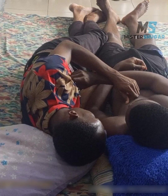 Mister Shugar: 내 의붓오빠와 따먹기