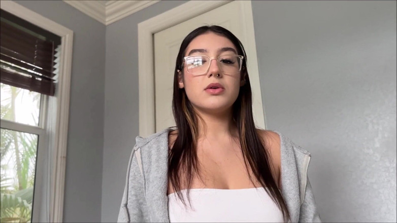 Alex Adams: Piccola fidanzata latina vs fidanzato più pigri del mondo - violet...