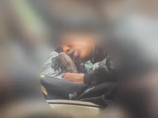 Nyepong kontol itu di pelacur