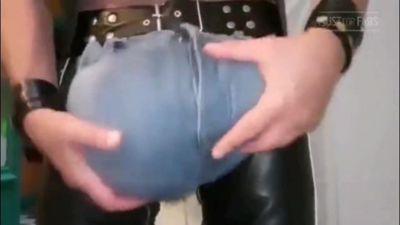 Monster_Meat_: Fuori e dentro, nuda e vestita!