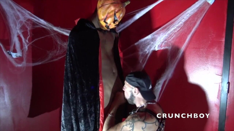 Jess Royan XXX: Jess Royan zerżnięta oklep na Halloween przez niesamowitego kutasa XXL