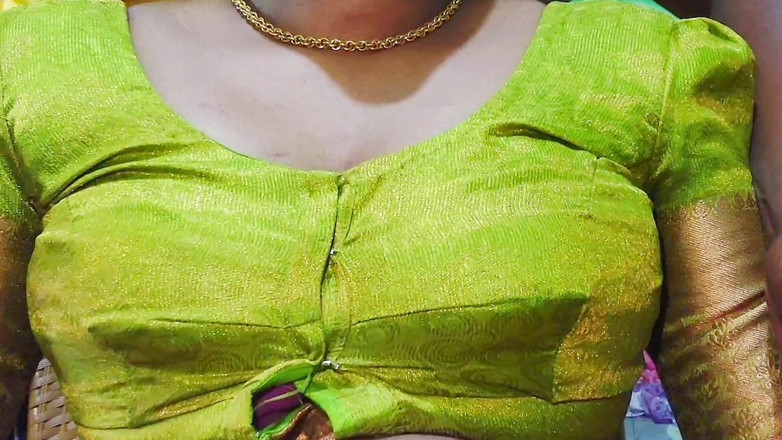 Desi Mohini: Indická sexy manželka v ložnici vylezla z pusy s přítelem