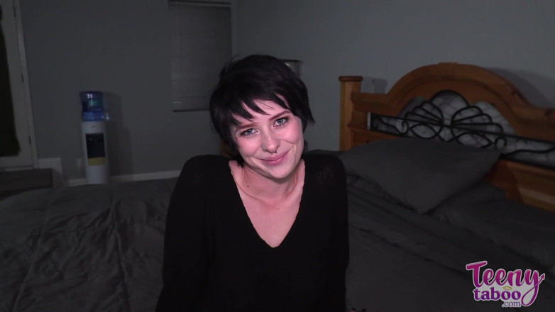 Teenytaboo: Vecinos hijastra Kitty toma una carga