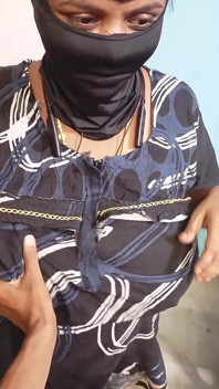 Tatie desi indienne laiteuse à gros nichons