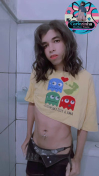 Carlezinha - zvrácená trans žena nahá v podpatcích, masturbuje zběsile sténá jako děvka.
