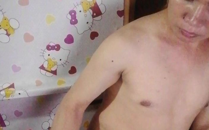 Reynaldo6: Îl caut pe tati în camera mea să se fută atât...