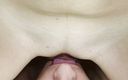Nipplestock: Mokrá pulzující vulva klouže po mužském jazyku