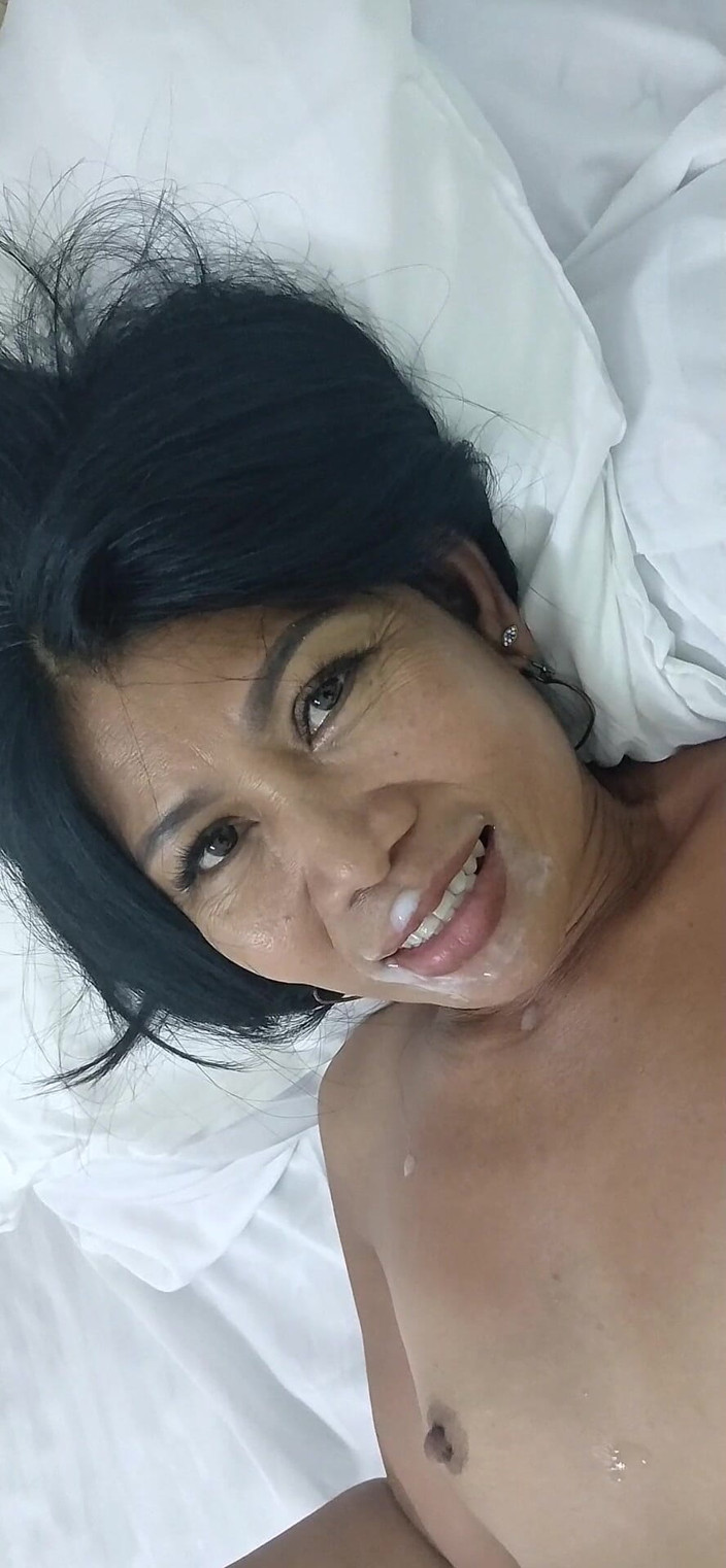Thai Milf: Asyalı Taylandlı orta yaşlı seksi kadın biniyor, emiyor ve anal - çift...