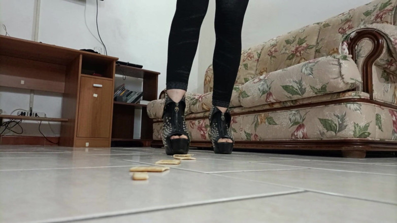 Bergami Melissa: Padronadomination: I Crush Crackers Like Your Balls