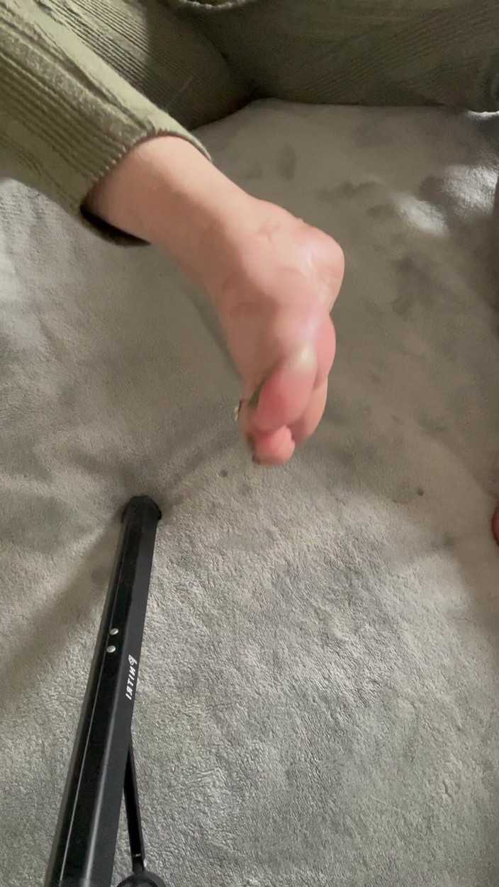 Maitresse Clara: 8 minit kebahagiaan murni di hadapan kaki saya yang indah