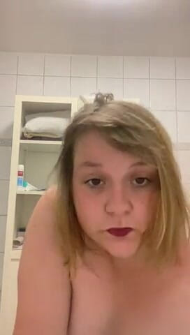 Deutsche Anna: Slowly stripping Amputee Girl