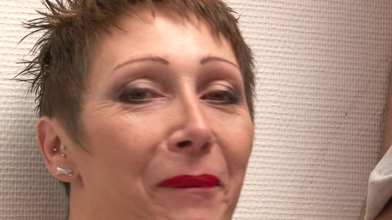 HPG Production: 丰满熟女4515上的穿孔阴户