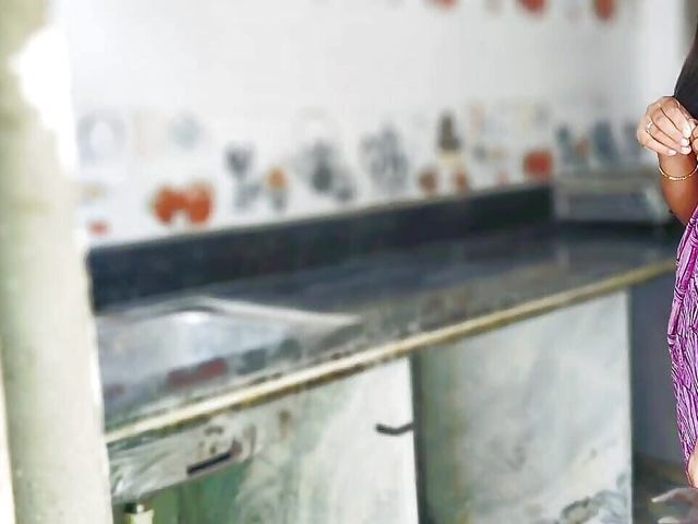 Indian Wife Fucked by Plumber in Govt Apartment in Full Hindi Audio (Your Soniya)