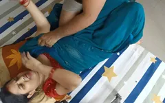 Komşu eve geliyor ve genç ve adil yengeyi çok sert sikiyor
