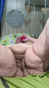 Vreemdgaan met deze druipende hoer die klaarkomt in giet