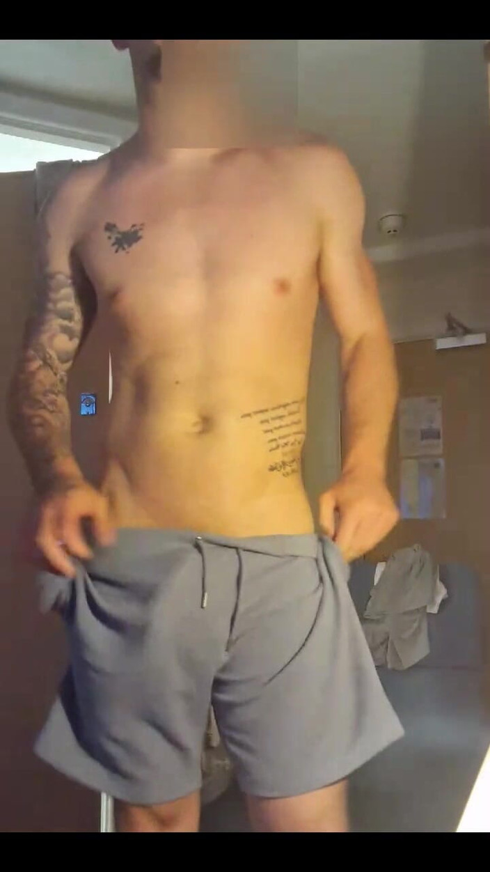 Englishtom20vip: Posso tirar a roupa para você, bebê