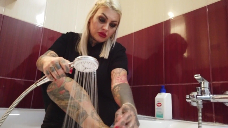 Fetish videos by Alex: Tattooed Blonde MILF Washes Her Feet
