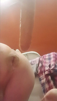 Chơi lỗ hậu ướt  hậu với món đồ chơi yêu thích lớn của tôi