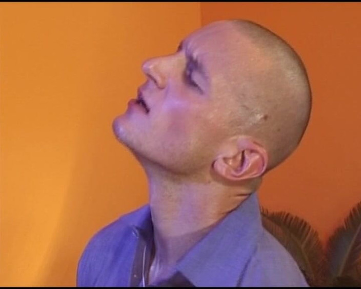 Porno kino: ドイツ人痴女が3Pでハードコアに犯された