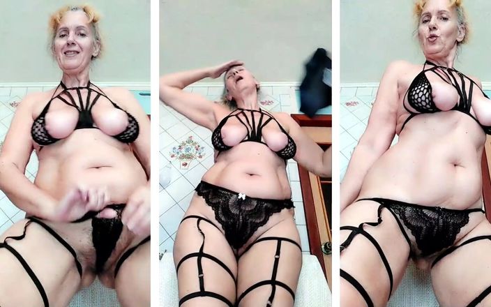 Lukerya: Quente dona de casa Lukerya Frolics na cozinha