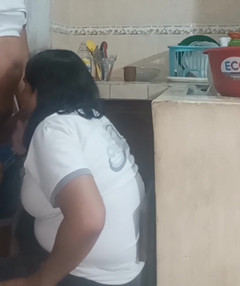 Eatrella j: Pembantu lagi asik nyepong dan ngentot memek beceknya sambil nyepong...