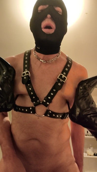 Hanımefendi Köleye Topuklu Botları Itiyor