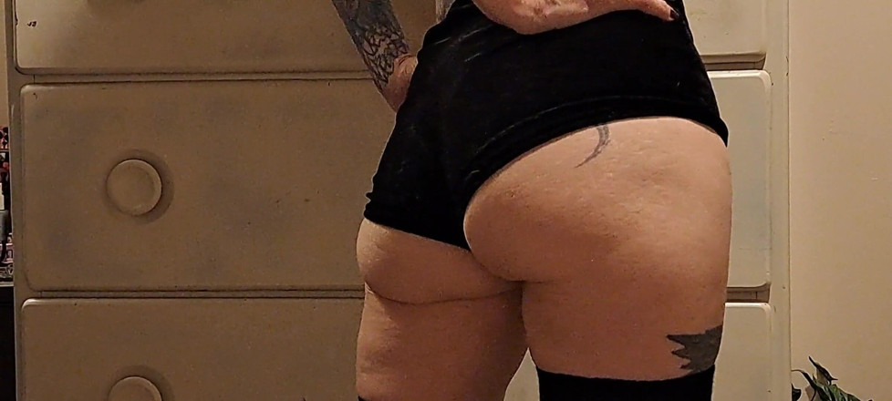 PandoraSG: Lezione di twerk per la schiava sissy