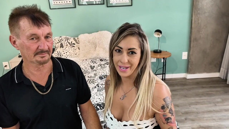 Carlos Urach: Ngentot dua cewek seksi ini bikin pria tua ini jadi...