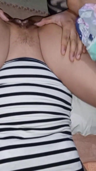 La mia ragazza asiatica viene inculata nel culo