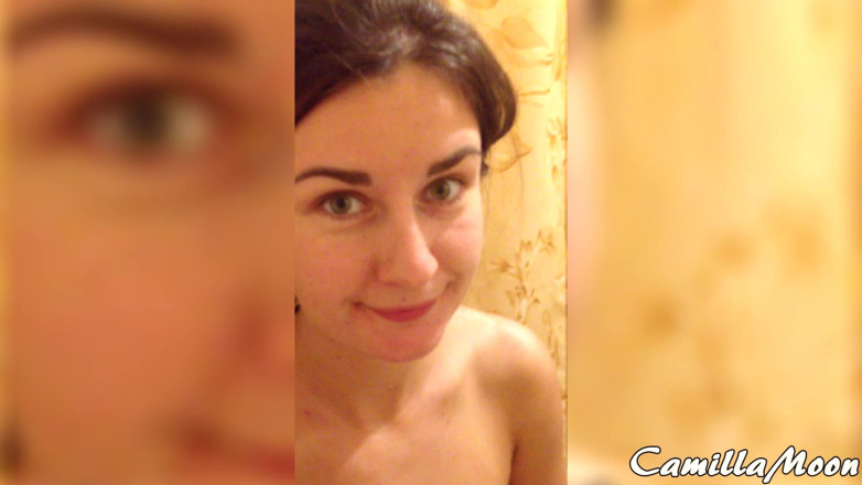 Camilla Moon: Meo de poder en el baño