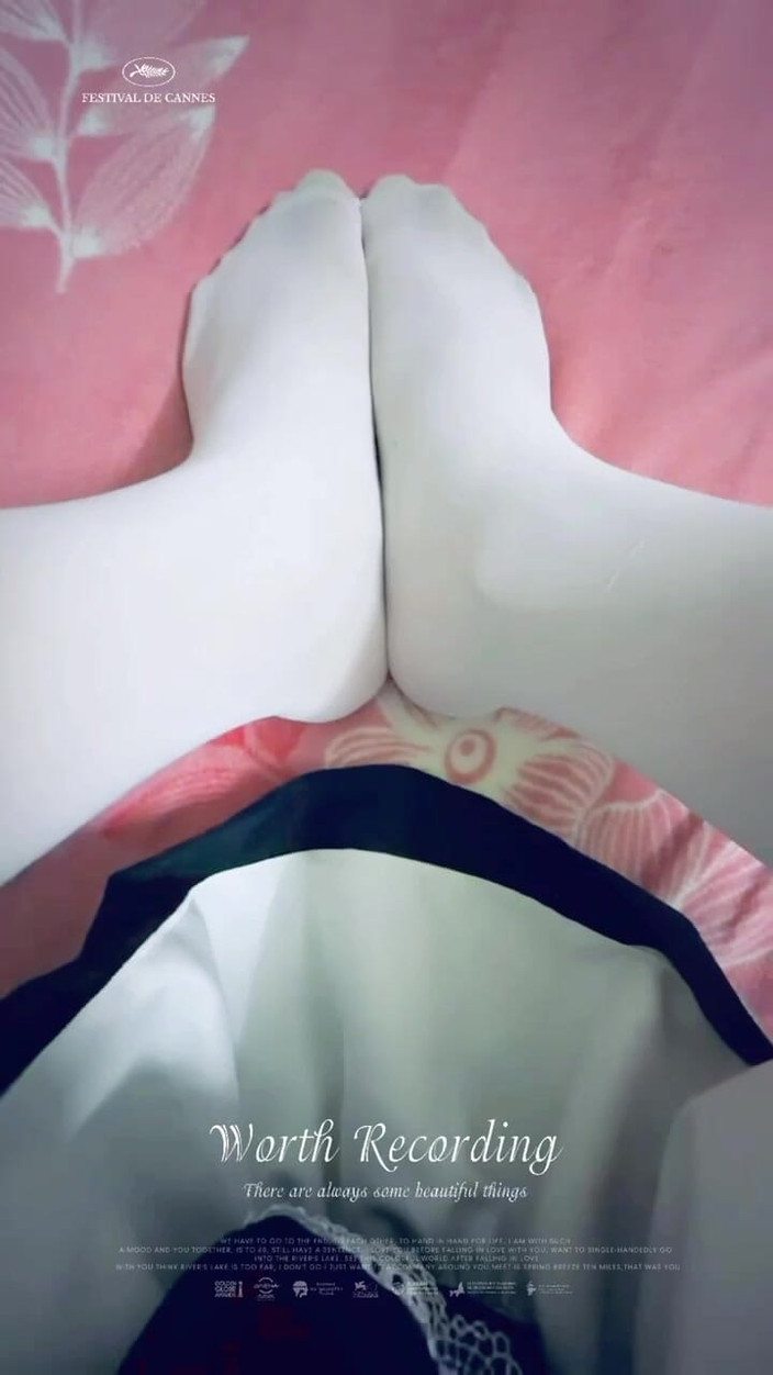 TsukiginAsayume: Ragazzi con calze bianche e abiti da cameriera