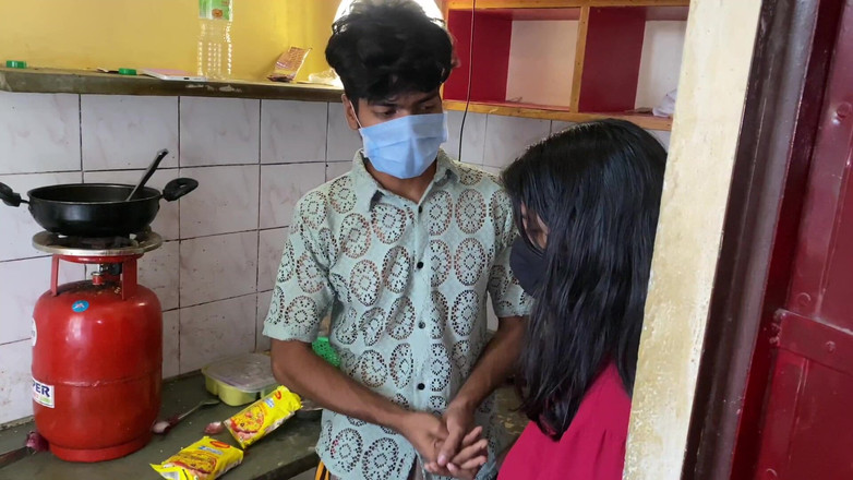 Indian Teen Girl's: Bhabhi India terangsang disetubuhi keras oleh teman suami