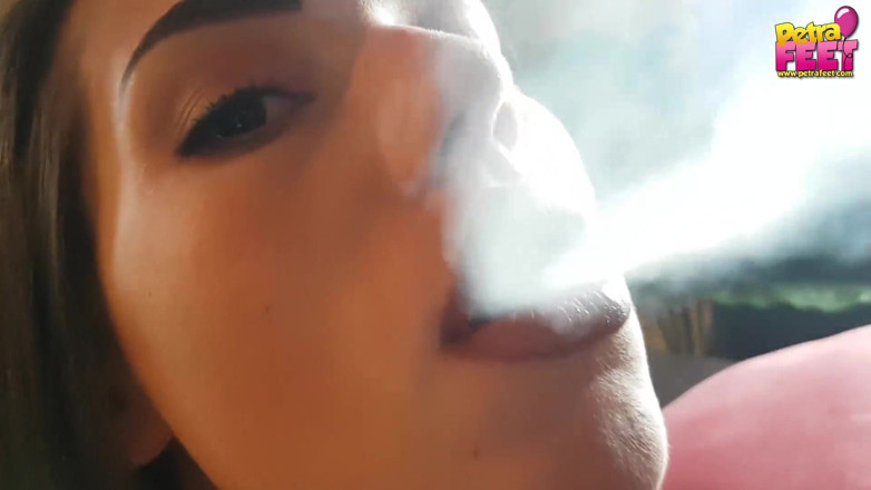 Smokin Fetish: Kamerada güzel yüzü