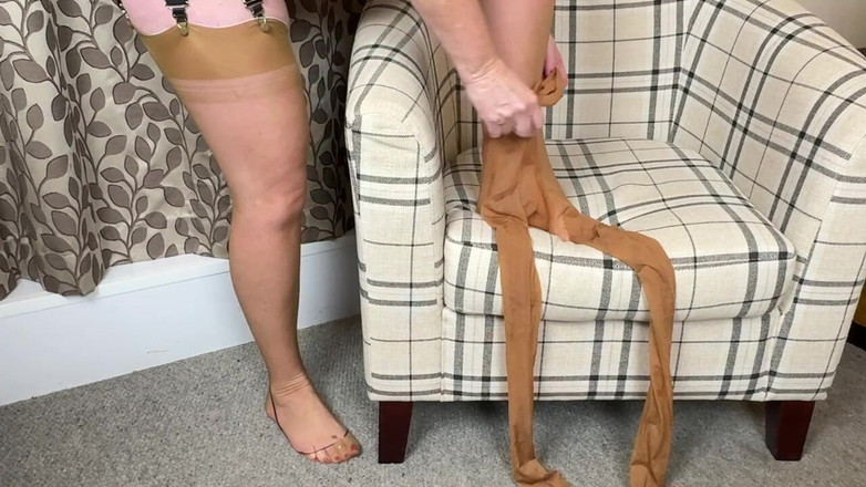 Aunty Sandra vintage girdle queen: Vgq19 Makcik Sandra Kelihatan Hebat