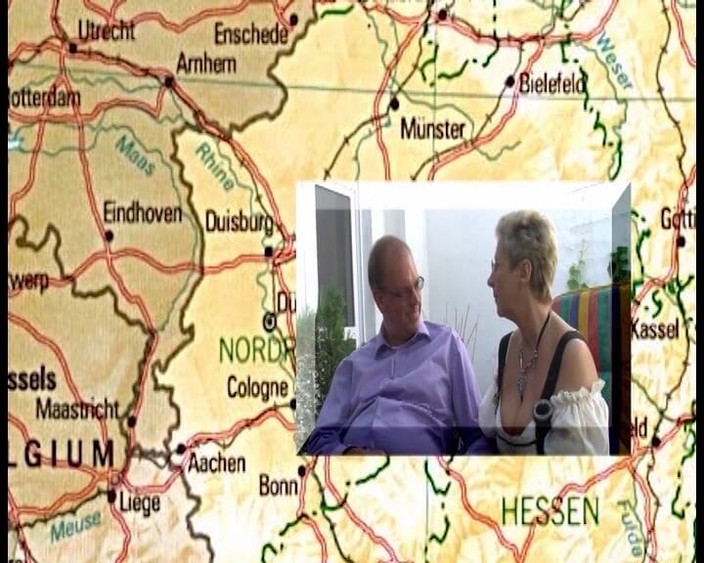 Deutschland Porno X: Rubia MILF Y Amigos En Una Sesión Grupal Salvaje - Follada...