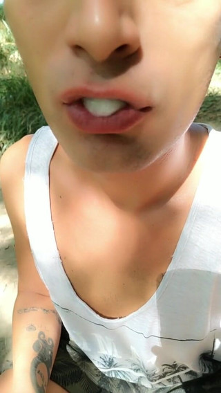 Idmir Sugary: Spitting chlapi tlusté sperma na sklo a mít to znovu...