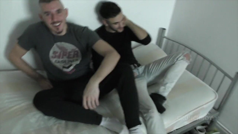 Gaybareback: Trans garoto Billy Vega usado cru por Markus Reid