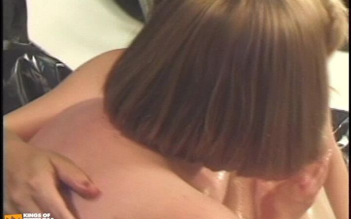 Pregnant and Horny: Dvě těhotné ženy plní svá těla čokoládou a šukají kundičky hračkami
