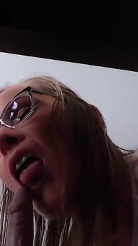 Onder de tabelactie.. Ik heb een echte pikzuigende fetisj - wist je dat?? Vroeger wilde ik een pikzuigende tour doen lol you